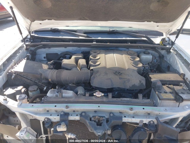 Toyota 4RUNNER SR5 2019 JTEBU5JR2K5632961 Image 10