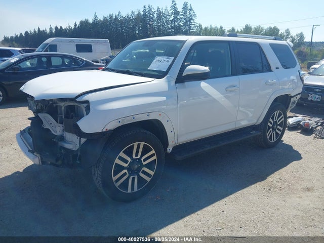 Toyota 4RUNNER SR5 2019 JTEBU5JR2K5632961 Image 2