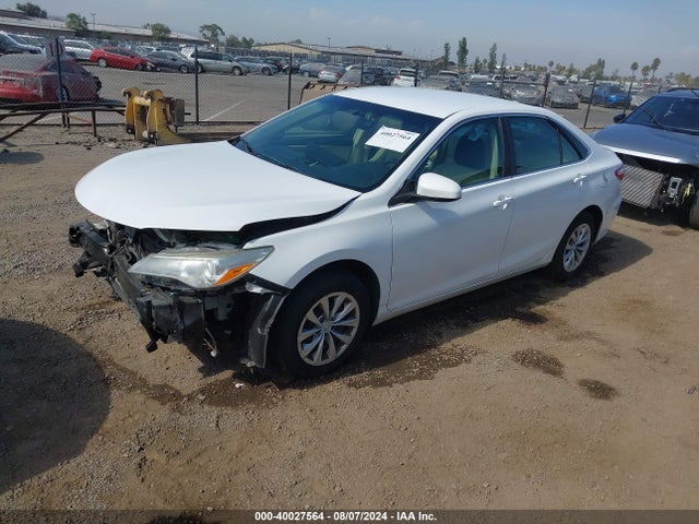 Toyota CAMRY LE 2016 4T4BF1FK7GR580924 Image 2