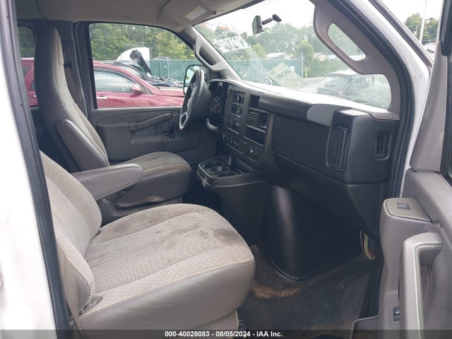 1GAWGFFG0H1130646 Chevrolet Express 2500 Lt