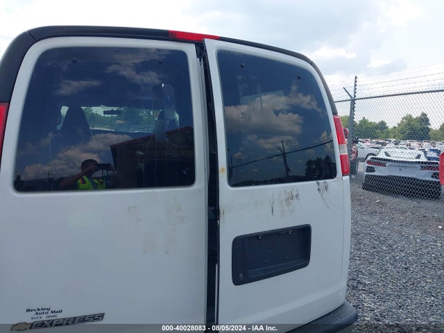 1GAWGFFG0H1130646 Chevrolet Express 2500 Lt