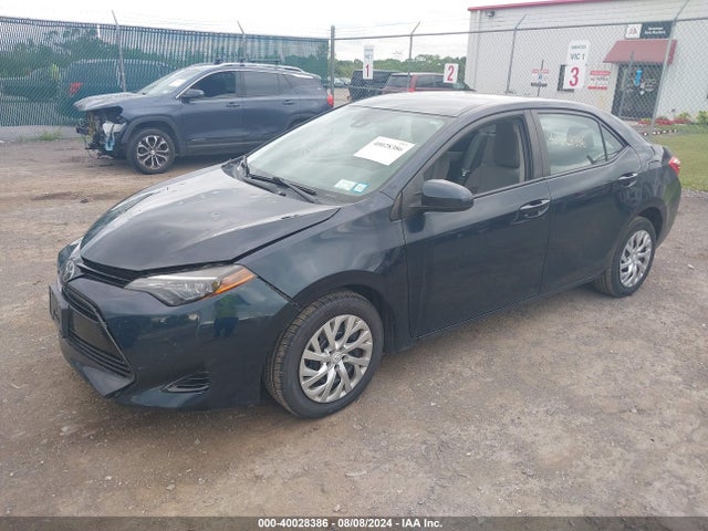 Toyota COROLLA LE 2018 2T1BURHE5JC054094 Image 2