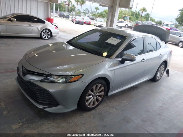 Toyota CAMRY LE 2018 4T1B11HK4JU586709 Image 2