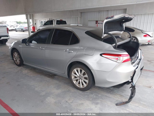 Toyota CAMRY LE 2018 4T1B11HK4JU586709 Image 3