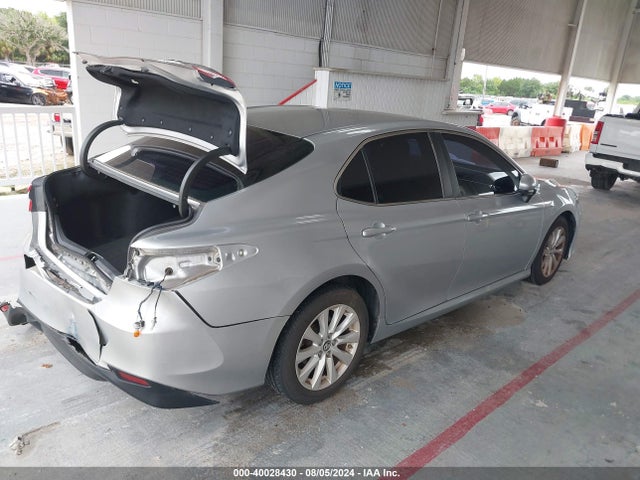 Toyota CAMRY LE 2018 4T1B11HK4JU586709 Image 4