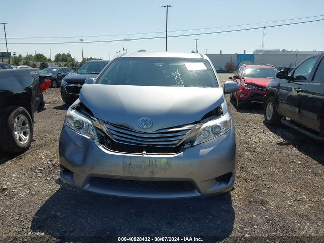 Toyota Sienna Le 8 Passenger 2017 5TDKZ3DC5HS871537 Image 12