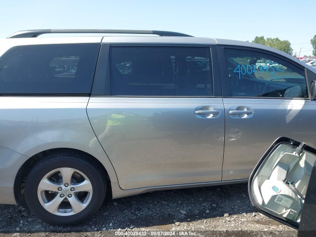 Toyota Sienna Le 8 Passenger 2017 5TDKZ3DC5HS871537 Image 13