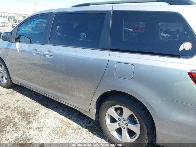 Toyota Sienna Le 8 Passenger 2017 5TDKZ3DC5HS871537 Image 14