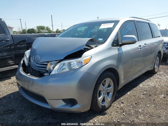 Toyota Sienna Le 8 Passenger 2017 5TDKZ3DC5HS871537 Image 2
