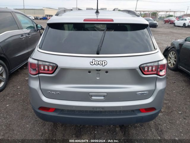 3C4NJDBB5KT690410 Jeep Compass Latitude 4x4