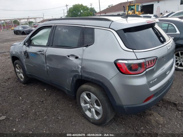 3C4NJDBB5KT690410 Jeep Compass Latitude 4x4