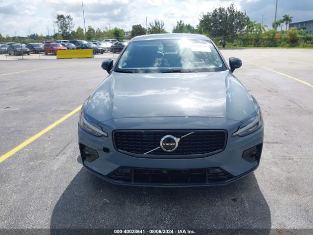 7JRL12FL9RG280966 Volvo S60 B5 Plus Dark Theme