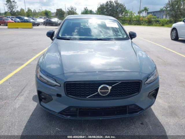 7JRL12FL9RG280966 Volvo S60 B5 Plus Dark Theme