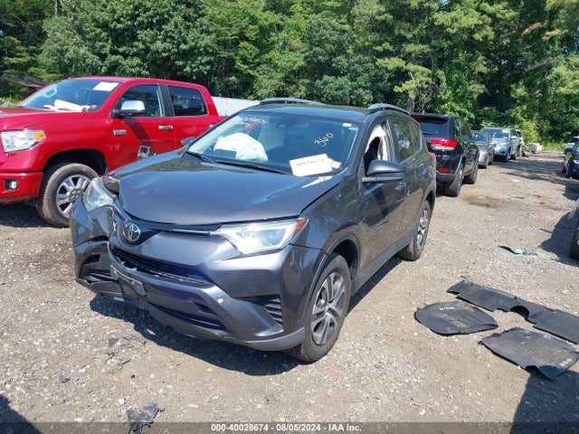 Toyota RAV4 LE 2018 JTMBFREV9JJ746328 Image 2
