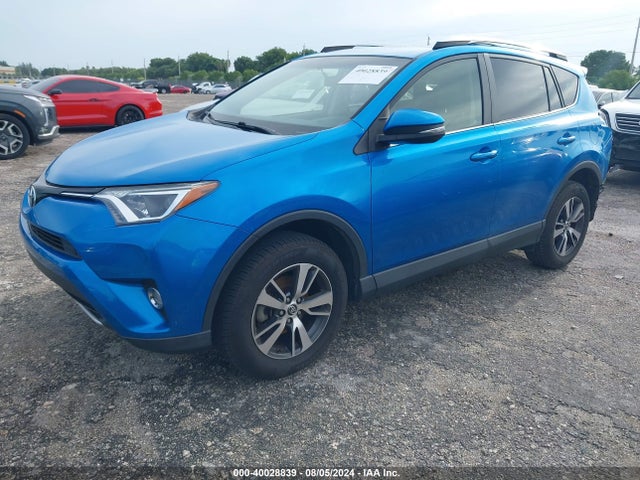 Toyota Rav4 Xle 2016 JTMWFREV0GJ090465 Image 2