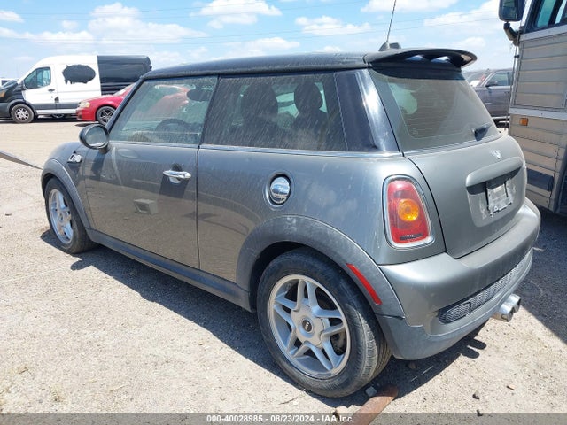 2007 MINI COOPER S WMWMF73557TV31362 Photo 2