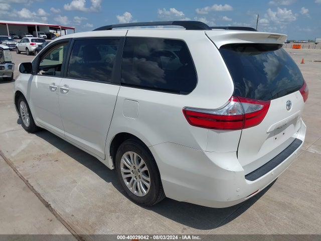 Toyota Sienna Xle 8 Passenger 2017 5TDYZ3DCXHS884231 Image 3