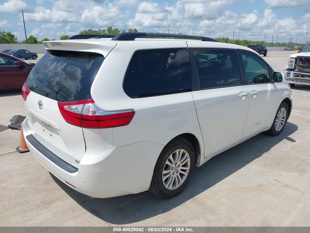 Toyota Sienna Xle 8 Passenger 2017 5TDYZ3DCXHS884231 Image 4