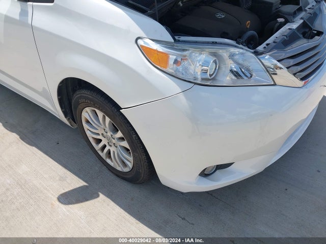 Toyota Sienna Xle 8 Passenger 2017 5TDYZ3DCXHS884231 Image 6