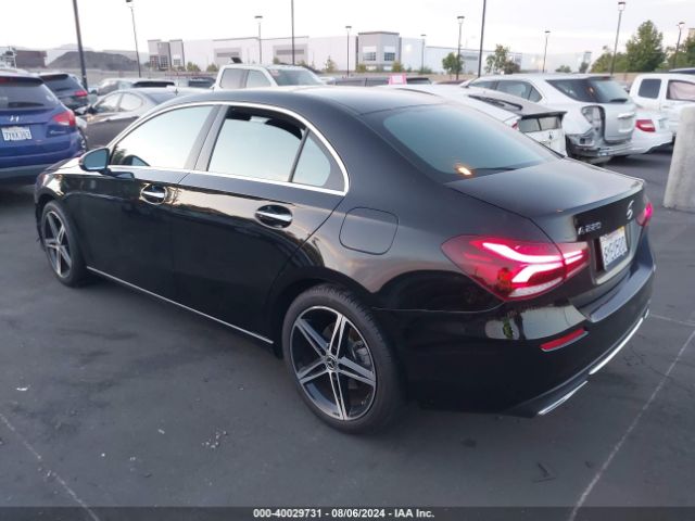WDD3G4EB6KW021841 Mercedes-Benz A 220