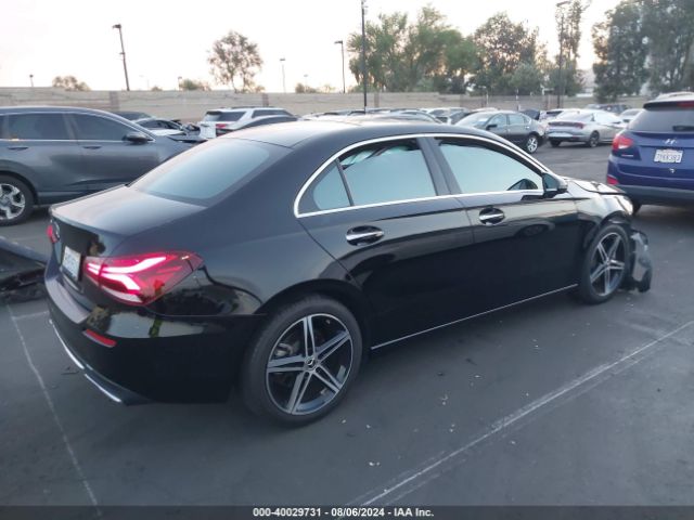 WDD3G4EB6KW021841 Mercedes-Benz A 220