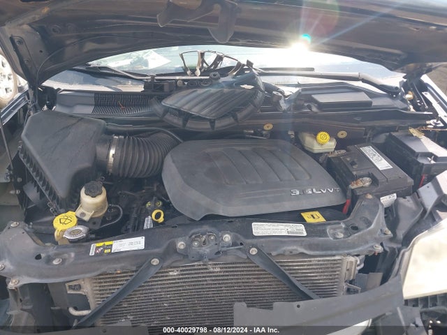 2C4RC1GG6ER115559 Chrysler Town & Country Limited
