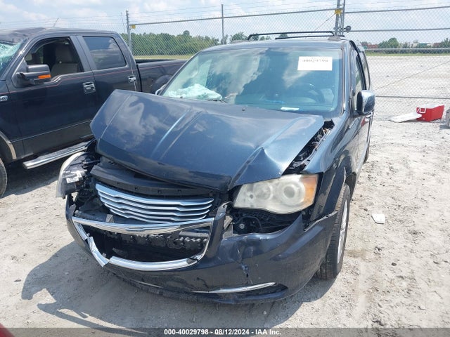 2C4RC1GG6ER115559 Chrysler Town & Country Limited