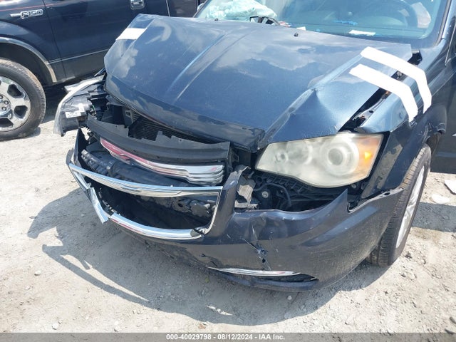 2C4RC1GG6ER115559 Chrysler Town & Country Limited