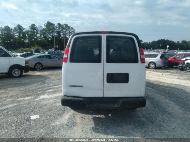 1GCWGBFP8J1256467 Chevrolet Express 2500 Work Van