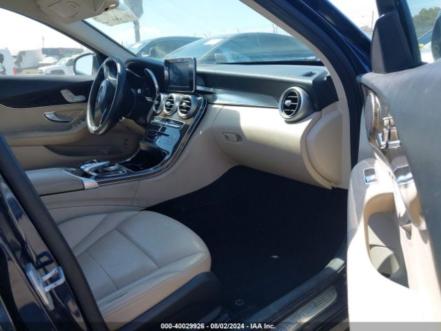 55SWF4JB7GU146373 Mercedes-Benz C 300 Luxury/sport