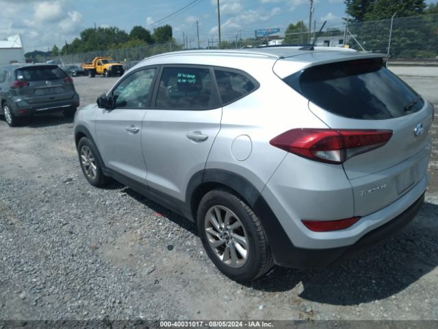 KM8J33A45GU141191 Hyundai TUCSON SE