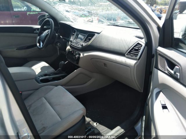 KM8J33A45GU141191 Hyundai TUCSON SE