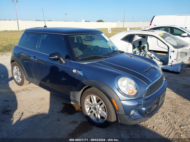 2011 MINI COOPER S WMWSV3C52BTY12935 Photo 0