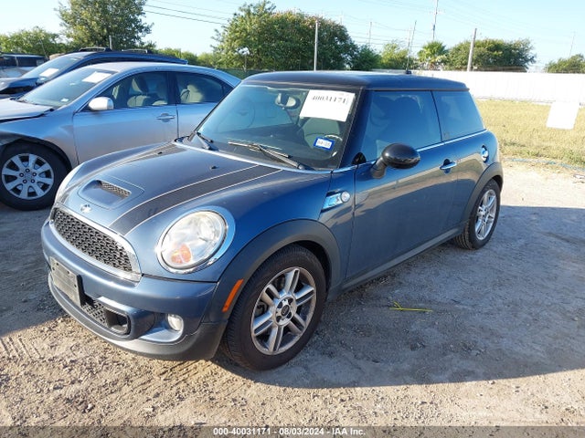 2011 MINI COOPER S WMWSV3C52BTY12935 Photo 1