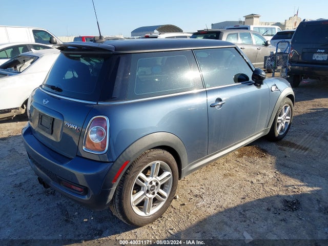 2011 MINI COOPER S WMWSV3C52BTY12935 Photo 3