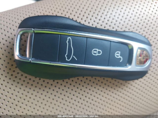 WP0AA2A73JL107763 Porsche PANAMERA 4