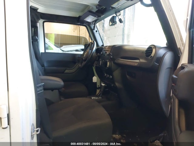 1C4BJWDG4EL250945 Jeep Wrangler Unlimited Sport