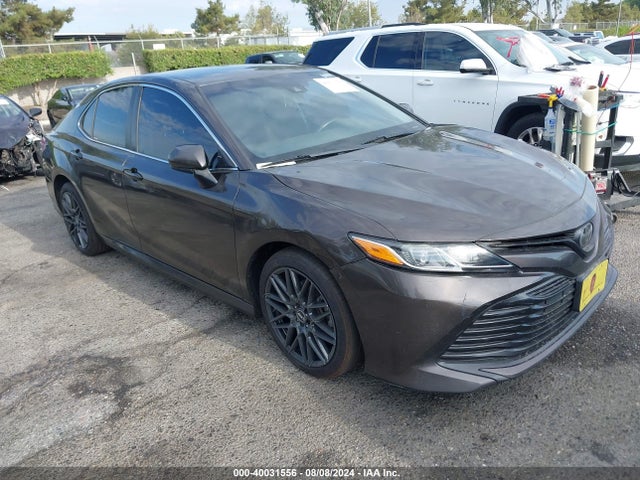 Toyota CAMRY LE 2018 4T1B11HK2JU507957 main image