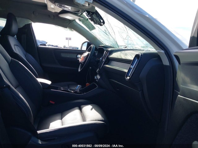 YV4K92HW9P2076394 Volvo Xc40 B4 Plus Dark Theme