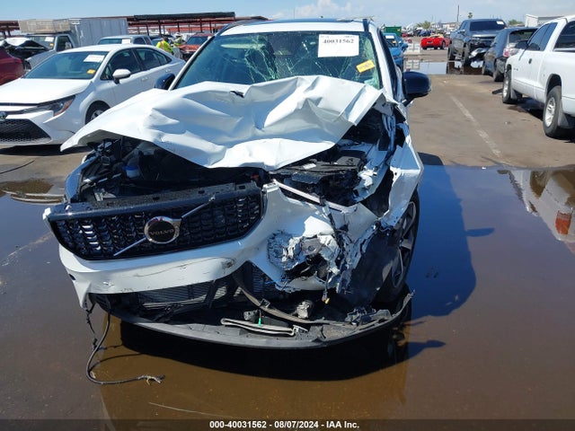 YV4K92HW9P2076394 Volvo Xc40 B4 Plus Dark Theme