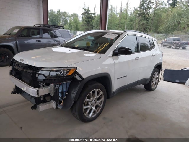 3C4NJDFB3NT230239 Jeep Compass Latitude Lux 4x4