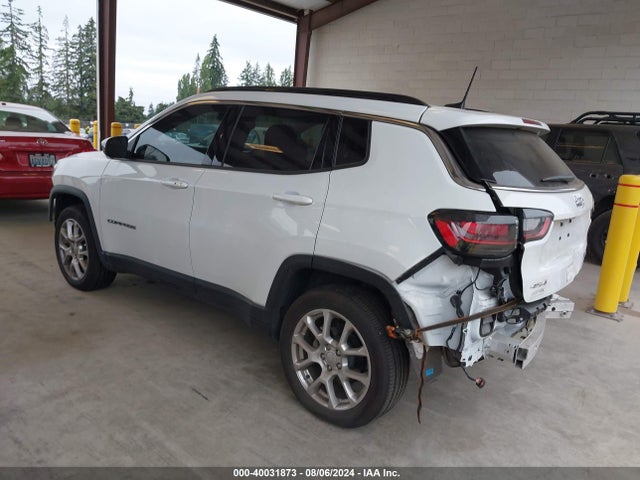 3C4NJDFB3NT230239 Jeep Compass Latitude Lux 4x4