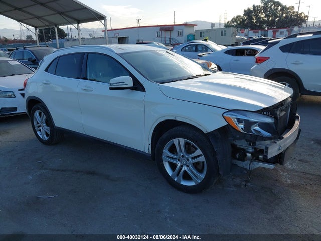 2015 WDCTG4EB7FJ181864 main image