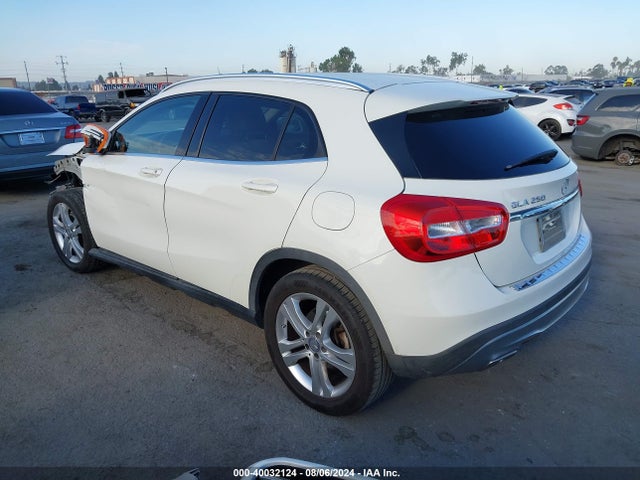 Mercedes-Benz GLA 250 2015 WDCTG4EB7FJ181864 Image 3