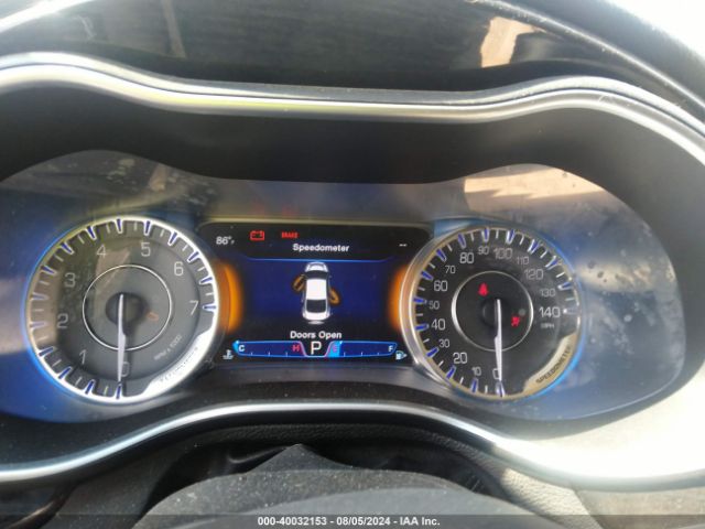 1C3CCCEG4FN560440 Chrysler 200 C