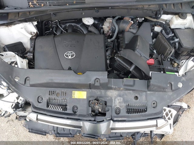 Toyota Highlander Limited 2017 5TDDZRFH5HS366098 Image 10
