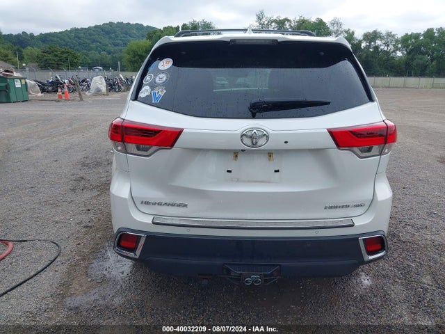 Toyota Highlander Limited 2017 5TDDZRFH5HS366098 Image 17
