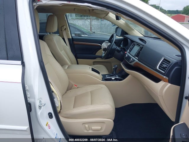 Toyota Highlander Limited 2017 5TDDZRFH5HS366098 Image 5