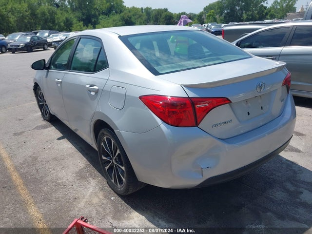 Toyota COROLLA SE 2017 5YFBURHE9HP572557 Image 3