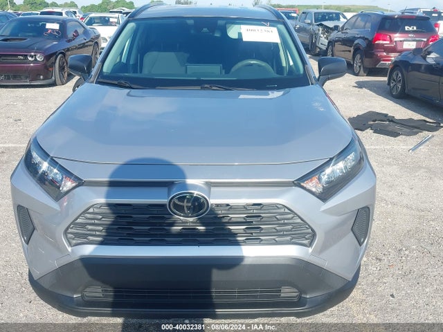 Toyota RAV4 LE 2019 JTMH1RFV8KD040555 Image 12